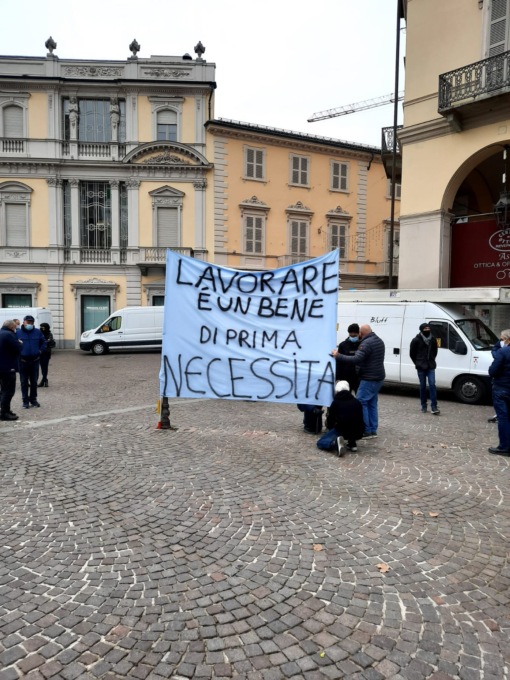 Asti, manifestazione degli ambulanti contro il dpcm