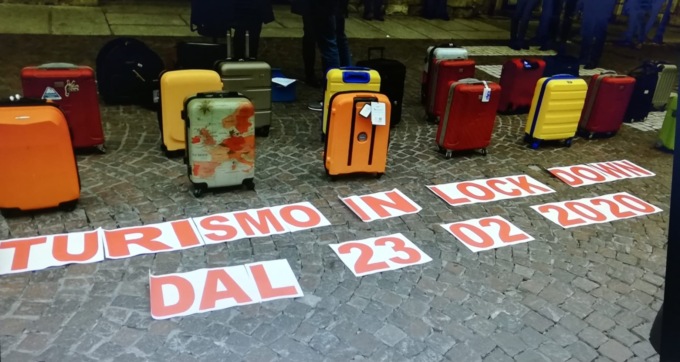 Il comparto turistico in piazza: “Fateci lavorare”