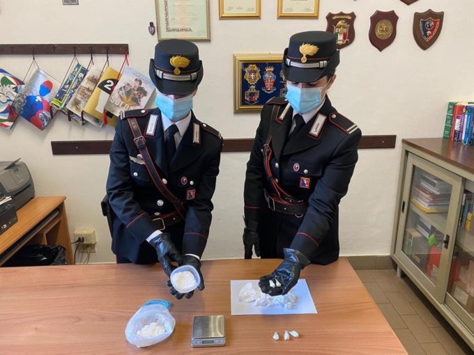 Torino, Carabinieri arrestano 3 persone per possesso di droga, rapina e violenza sessuale