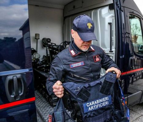 Scoperto proiettile da mortaio in casa, evacuato palazzo di sei piani