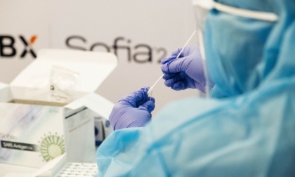 Scoppia l'estate e con lei risalgono i contagi Covid