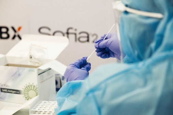Tamponi prenotati fino a dicembre nelle farmacie liguri