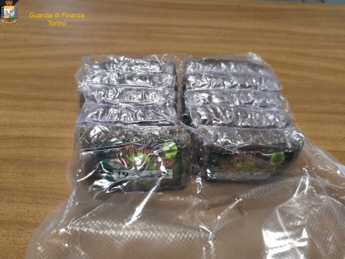 Torino: sequestrati 9,5 kg di droga, arrestati due trafficanti internazionali