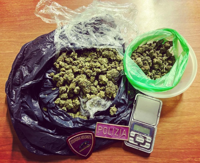 Torino, droga in Via Nizza: arrestati due pusher