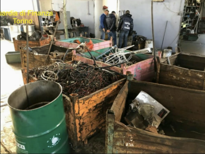 Torino: maxi frode per giro di fatture false, arresti e sequestri per 3,5 milioni