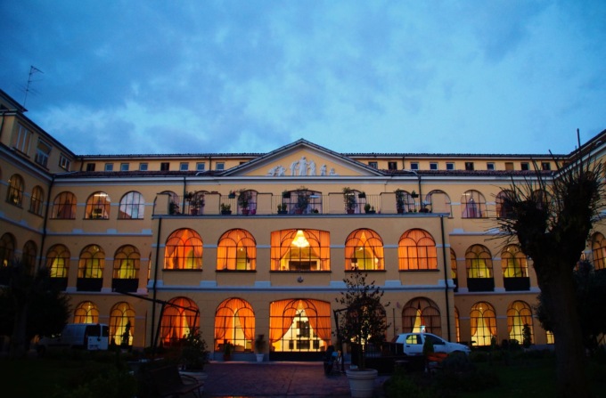 Valenza, focolaio Covid in Rsa: 6 decessi e 49 contagi