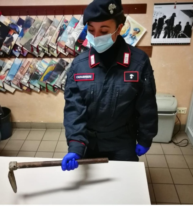 Torino: tenta di uccidere il padre che si rifiuta di dargli del denaro, arrestato