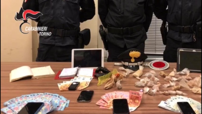Torino: spaccio all’ex stazione Fossata, due arresti