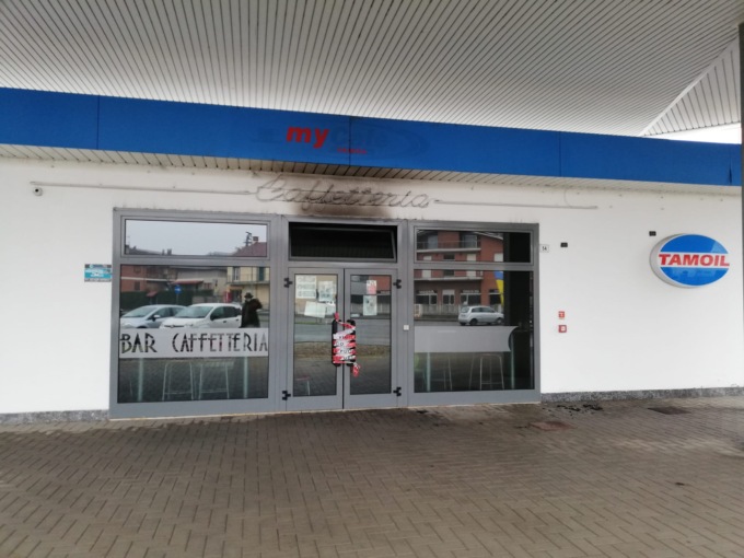 Alessandria: incendio nel bar accanto al distributore Tamoil di via Casalbagliano