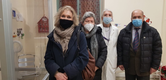 La camera degli abbracci regala un pò di calore agli anziani del Borsalino