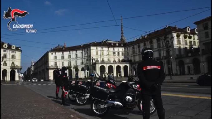 Torino: tenta rapina con coccio di bottiglia, arrestato