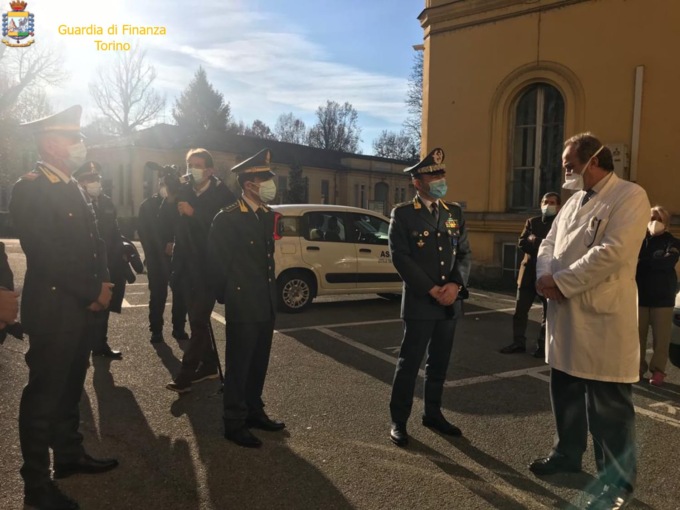 Torino: Guardia di Finanza dona 40.000 mascherine all’Amedeo di Savoia