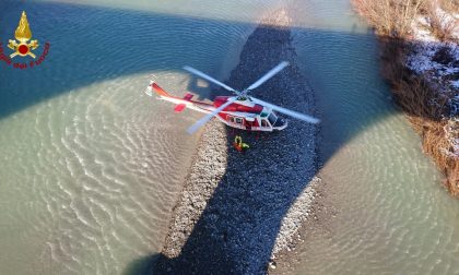 In pericolo lungo il fiume Scrivia, intervento dei Vigili del fuoco in elicottero FOTO