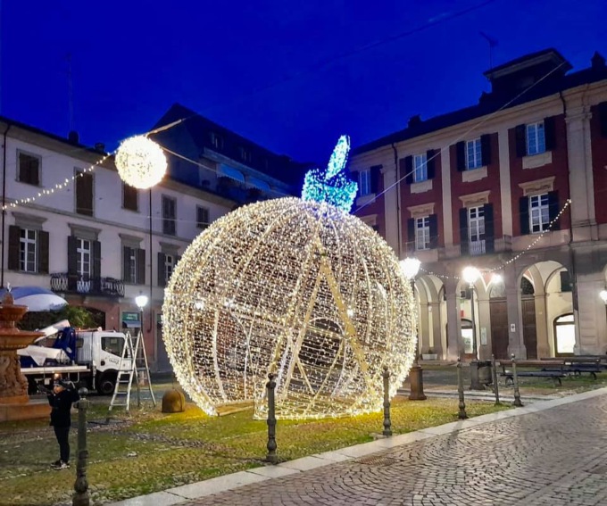 Tortona: installate le luminarie natalizie