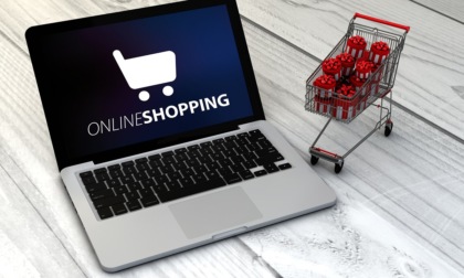 Polizia in campo per proteggere lo shopping natalizio online