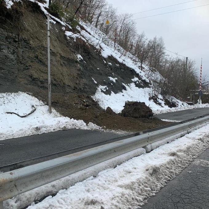 Merana, disagi sulla SP 30 a causa di una frana