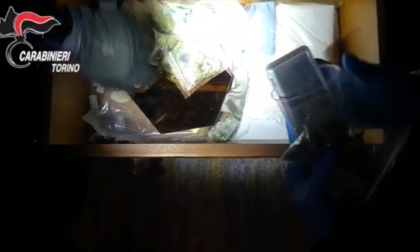 Torino: va dai Carabinieri a sporgere denuncia, arrestato per possesso di droga