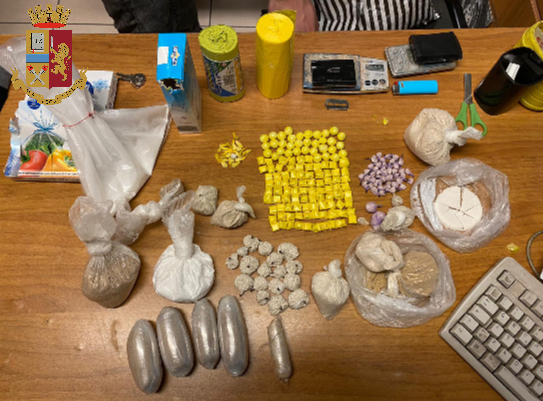 Torino: arrestato per spaccio, tenta di corrompere i poliziotti con 12.000 euro