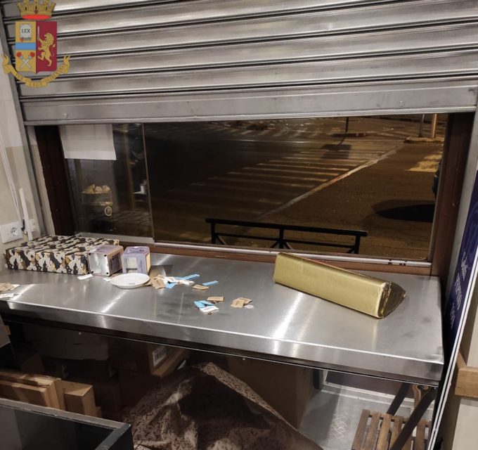 Torino: derubano pasticceria per la seconda volta, due arresti