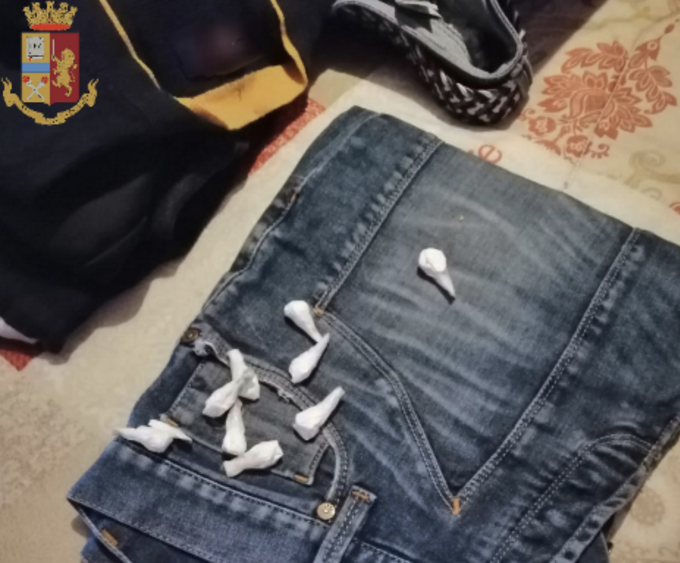 Torino: festa e droga in casa, interviene la Polizia