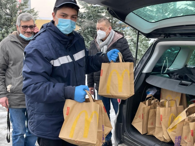 Alessandria, McDonald’s dona 200 pasti caldi settimanali al Banco Alimentare