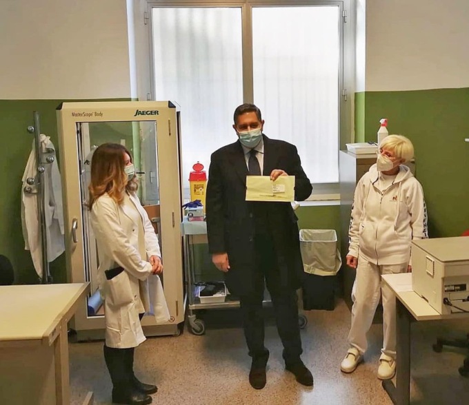 Liguria, Toti: “Più di 5mila prenotazioni in 5 ore per la quarta dose”