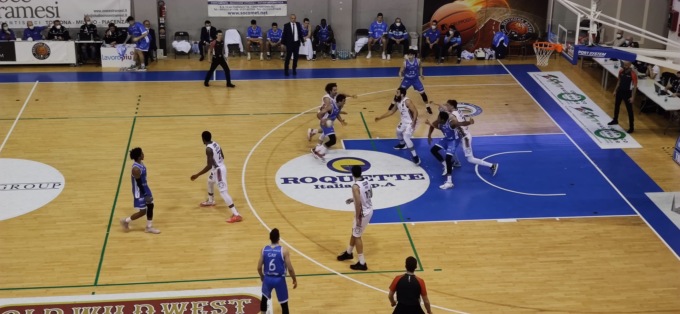 Basket, seconda fase al via per Derthona col posticipo contro Scafati