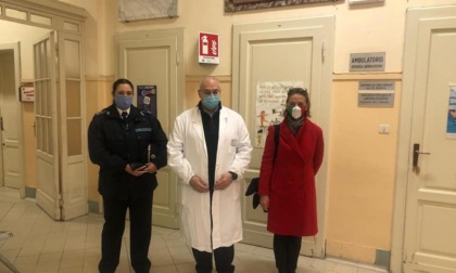 Alessandria, la Polizia Penitenziaria porta doni ai bambini dell’ospedale infantile