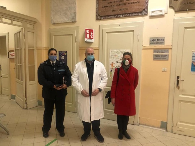 Alessandria, la Polizia Penitenziaria porta doni ai bambini dell’ospedale infantile