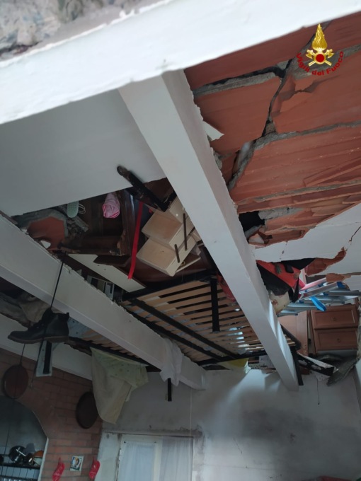 Genova, intervento dei Vigili del Fuoco per lo scoppio di una bomba in un’abitazione