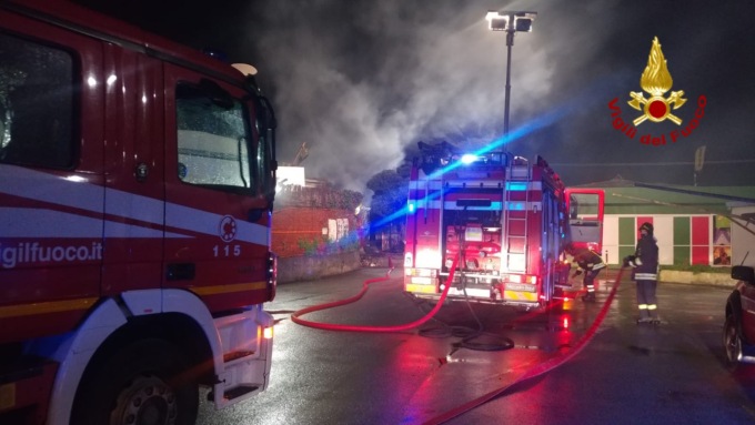 Genova: incendio di una baracca di pescatori, nessuna persona coinvolta