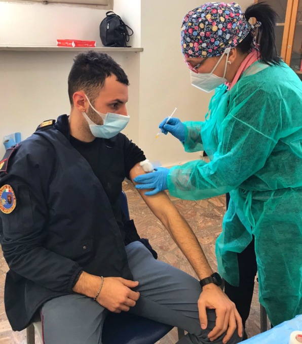 Torino: iniziata la vaccinazione degli agenti di Polizia