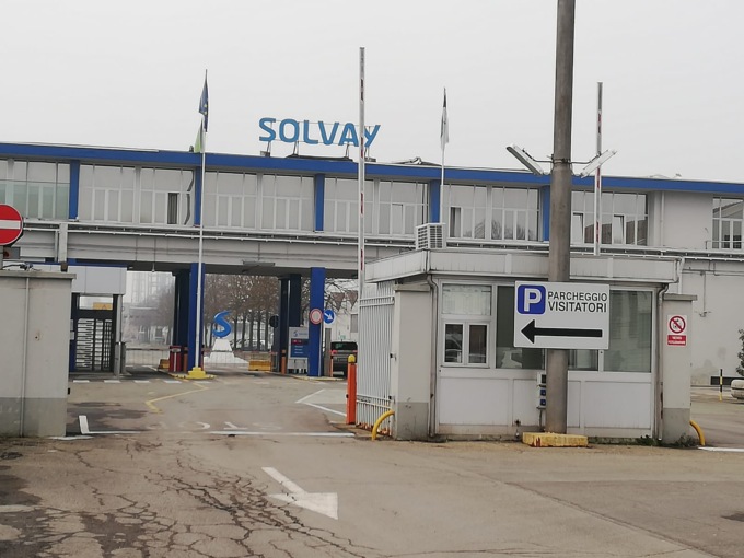 I Noe alla Solvay di Spinetta: vasta indagine su sversamento sostanze inquinanti