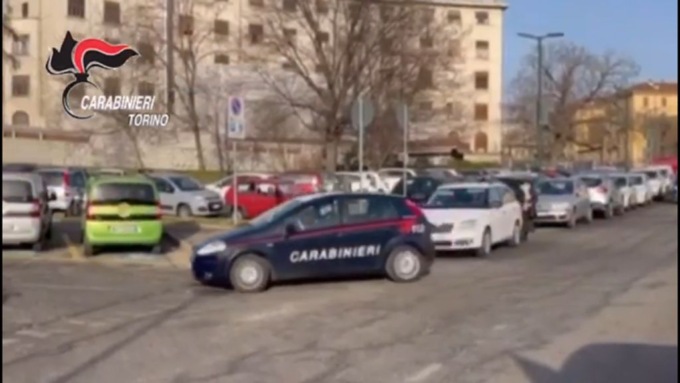 Torino: parcheggiatore abusivo davanti al Regina Margherita chiede “pizzo” e viene arrestato