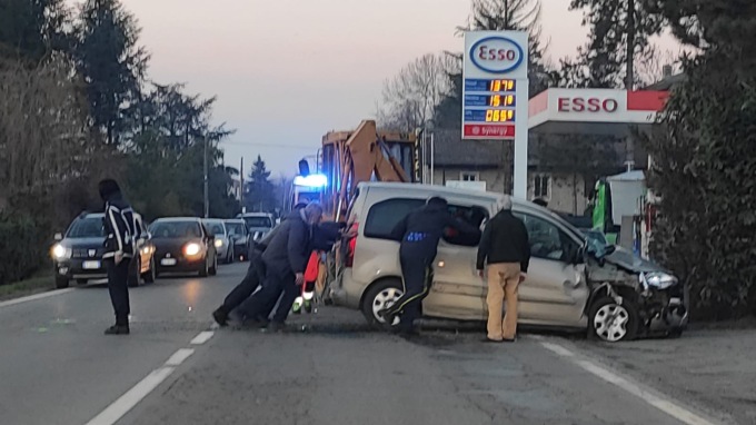 Ovada: incidente sulla strada per Novi, un ferito lieve