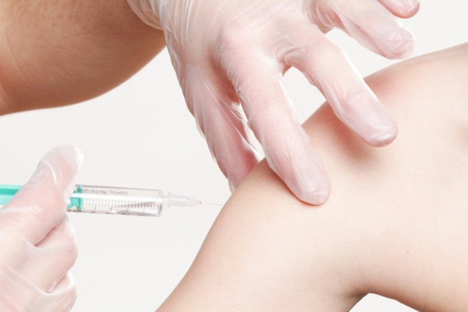 Fondazione Cassa di Risparmio di Alessandria: gazebo e defibrillatori per la campagna vaccinale