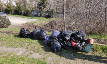 Volontari civici Acqui Terme, 50 sacchi pieni di rifiuti raccolti lungo 500 metri di fossi