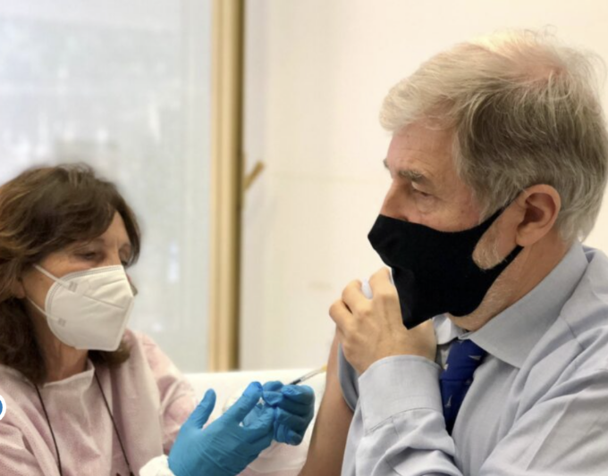 Genova: sindaco Bucci vaccinato in quanto soggetto ultra fragile