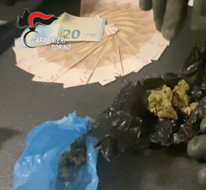 Torino, controlli antidroga dei Carabinieri, arrestato pusher