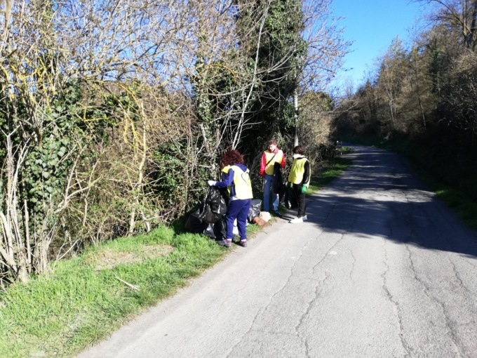 Acqui, “Ai lov Aich” pulisce fossi in regione Valloria