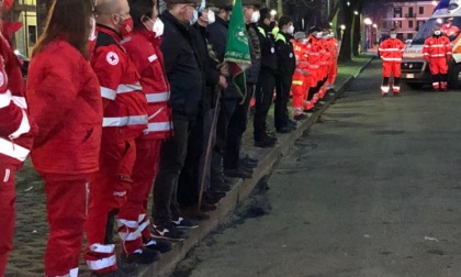 Valenza, flash mob in onore delle vittime Covid