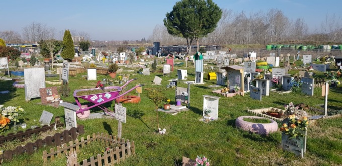 Si cercano gli autori degli scempi al cimitero degli animali di Alessandria