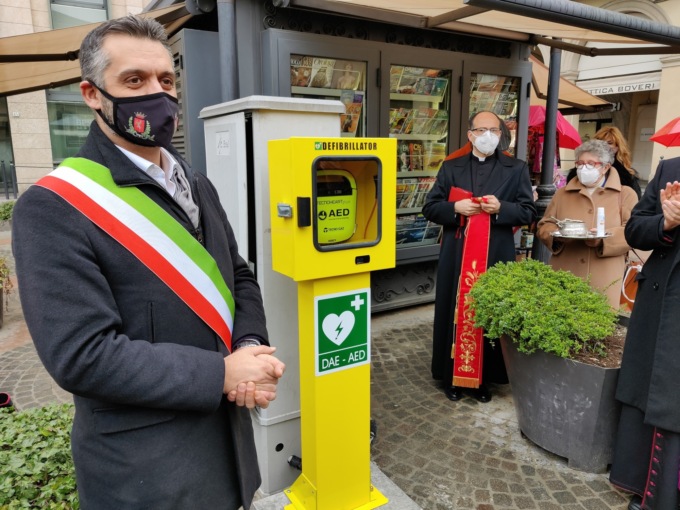 Tortona, inaugurato primo defibrillatore in piazza Duomo
