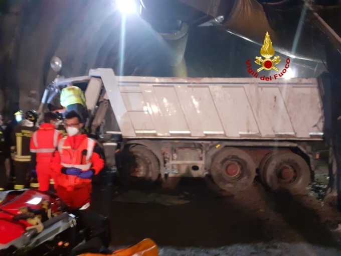 Genova: incidente in una galleria del Terzo Valico, grave camionista