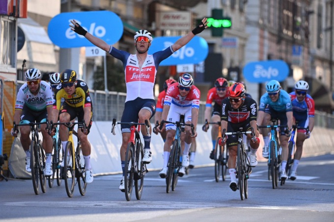 Jasper Stuyven vince la Milano-Sanremo 2021