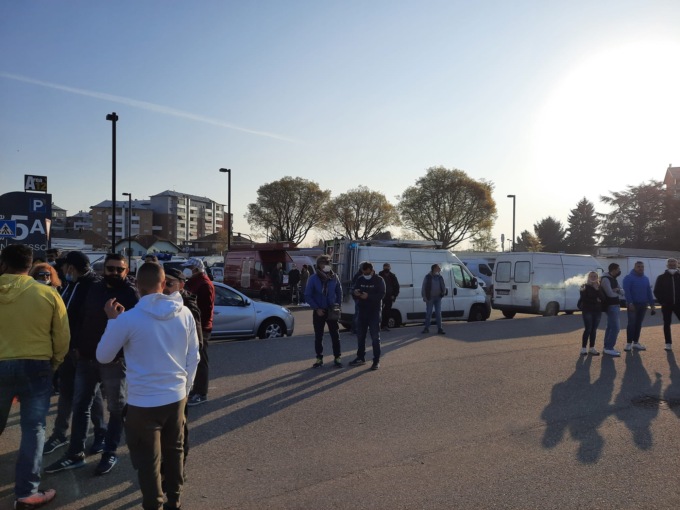 Torino: protesta degli ambulanti arrivati da tutto il Piemonte