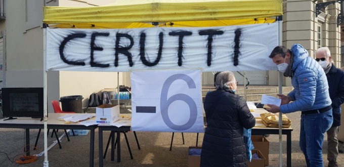 Crisi Cerutti: la protesta dei lavoratori arriva in centro a Casale