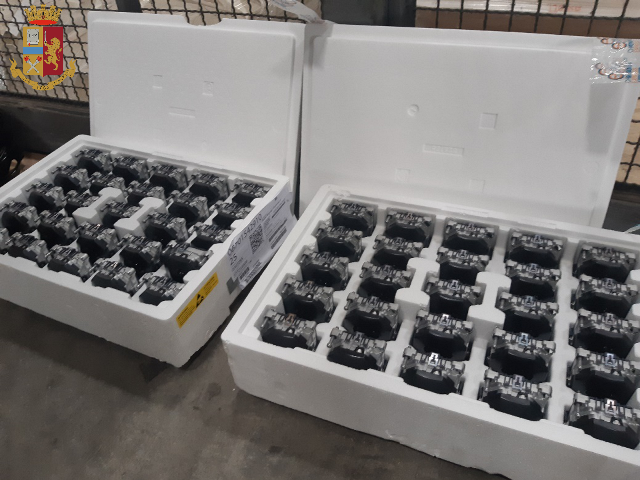 Torino: smantellato mercato nero di ricambi per auto