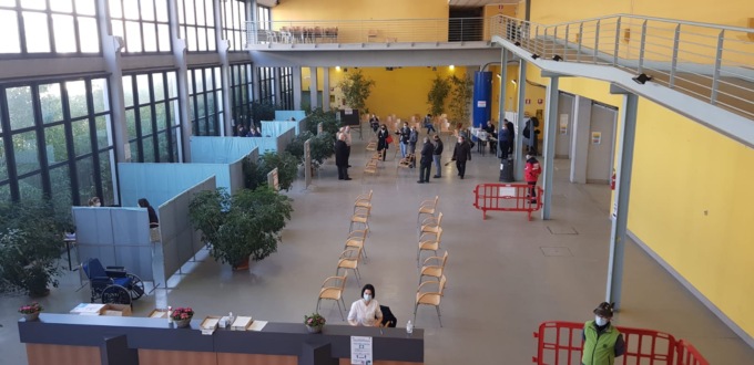 Centri vaccinali Asl Al: al via il nuovo orario 7-14, Valfrè operativa anche 3 sere a settimana