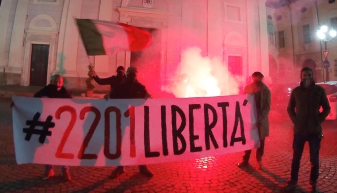 Tortona, manifestazione di Azione Tortona contro il coprifuoco alle 22